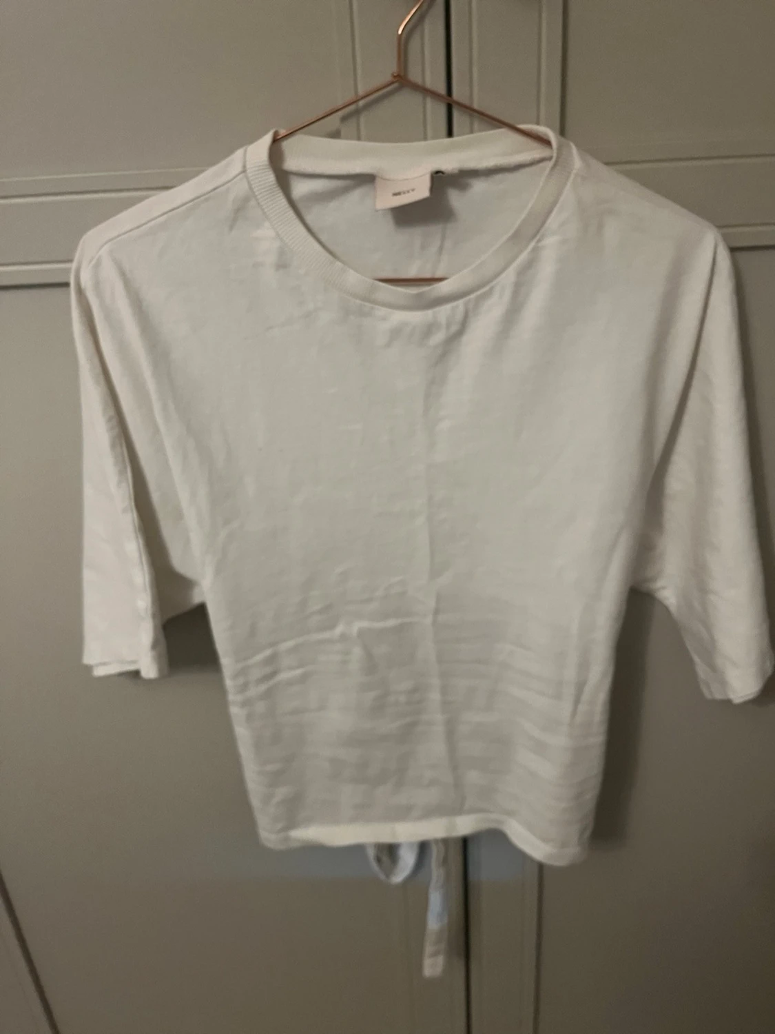 Vit croppad topp med knyt - 3