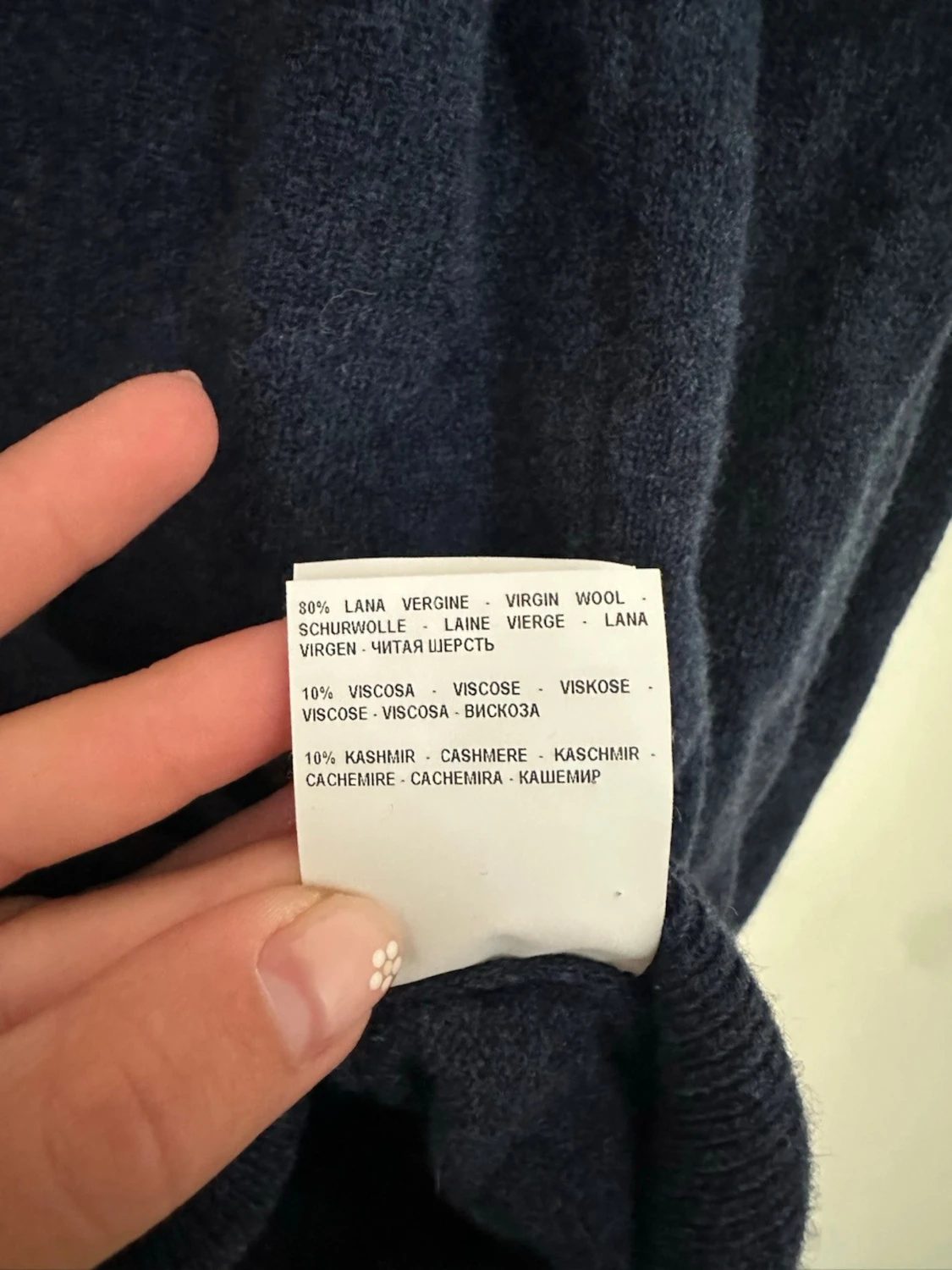 Mörkblå stickad tröja i ullmix - 1