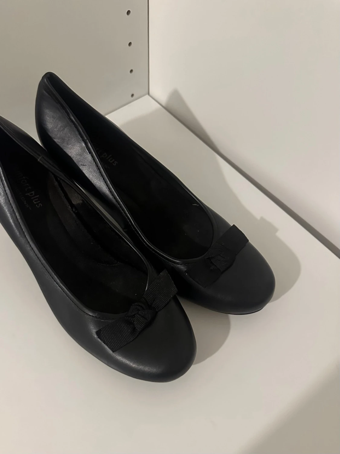 Svarta pumps med rosett - 1