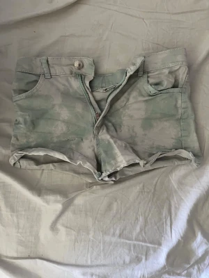 Tre-pack jeansshorts  - Säljer tre jeansshorts i storlek XXS🩷