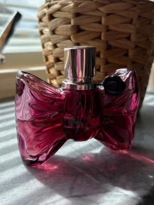 Bon bon  - Viktor & Rolf bon bon. 30ml, se hur mycket som är kvar. 