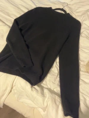 Stickad tröja - Clean stickad tröja som tyvärr är för liten för mig nu. Kom med frågor och prisförslag!