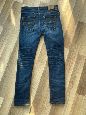 Nudie lean dean dry 16 dips - Nudie jeans med sjuka fades och whiskers. Inget hål eller nån defekt. Kan skicka mått eller fler bilder om det behövs