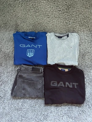 Gant Kläder - Säljer fyra plagg från Gant tillsammans för endast 250kr! Plaggen är i olika skick men det mesta mycket bra! Storlekar: Jeans 164cm≈Xs | Tröja 176cm≈Xs | Tishor 170cm≈Xs