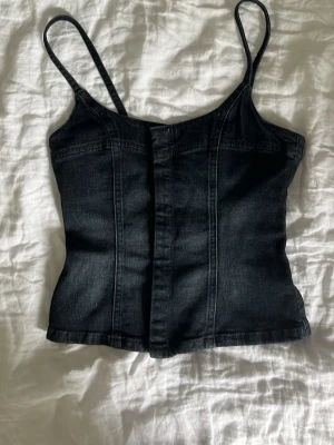Mörkblå denim korsettopp - Korsetttopp i denim, endast provad. Storlek S 