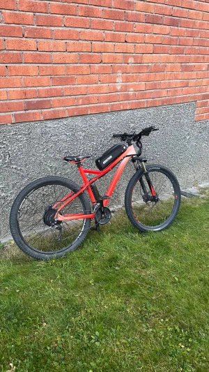 Conversion Kit MTB - Säljer min E Bike Conversion Kit på 500W och med ett batteri som har kapaciteten av 48V och 13Ah. Kitet har knappt suttit på i 2 månader och är i toppskick, märket på kitet är från Varstrom. Jätte skön att köra och jätte fin MTB i sig även utan själva kitet som är helt felfri och som är 29 tum. Hör av er för mer info och funderingar så berättar jag mer i detalj om styrkan osv!