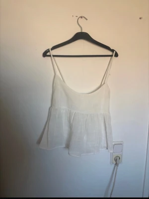 Blus ifrån Nelly - Aldrig använd endast testad stl 40 men är väldigt liten i storlek passar s/m fint 