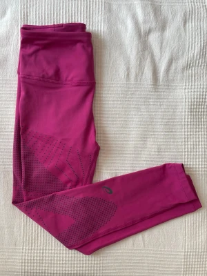 Träningstights från Asics - Snygga fuchsiafärgade träningstights