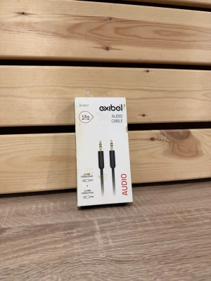 Exibel AUX-kabel - Exibel AUX-kabel ny i paket. Passar till en rad olika ändamål. 1,5 meter lång.