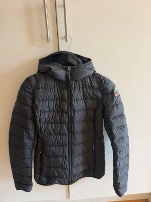 Parajumpers jacka dam - Motsvarar damstorlek XS.