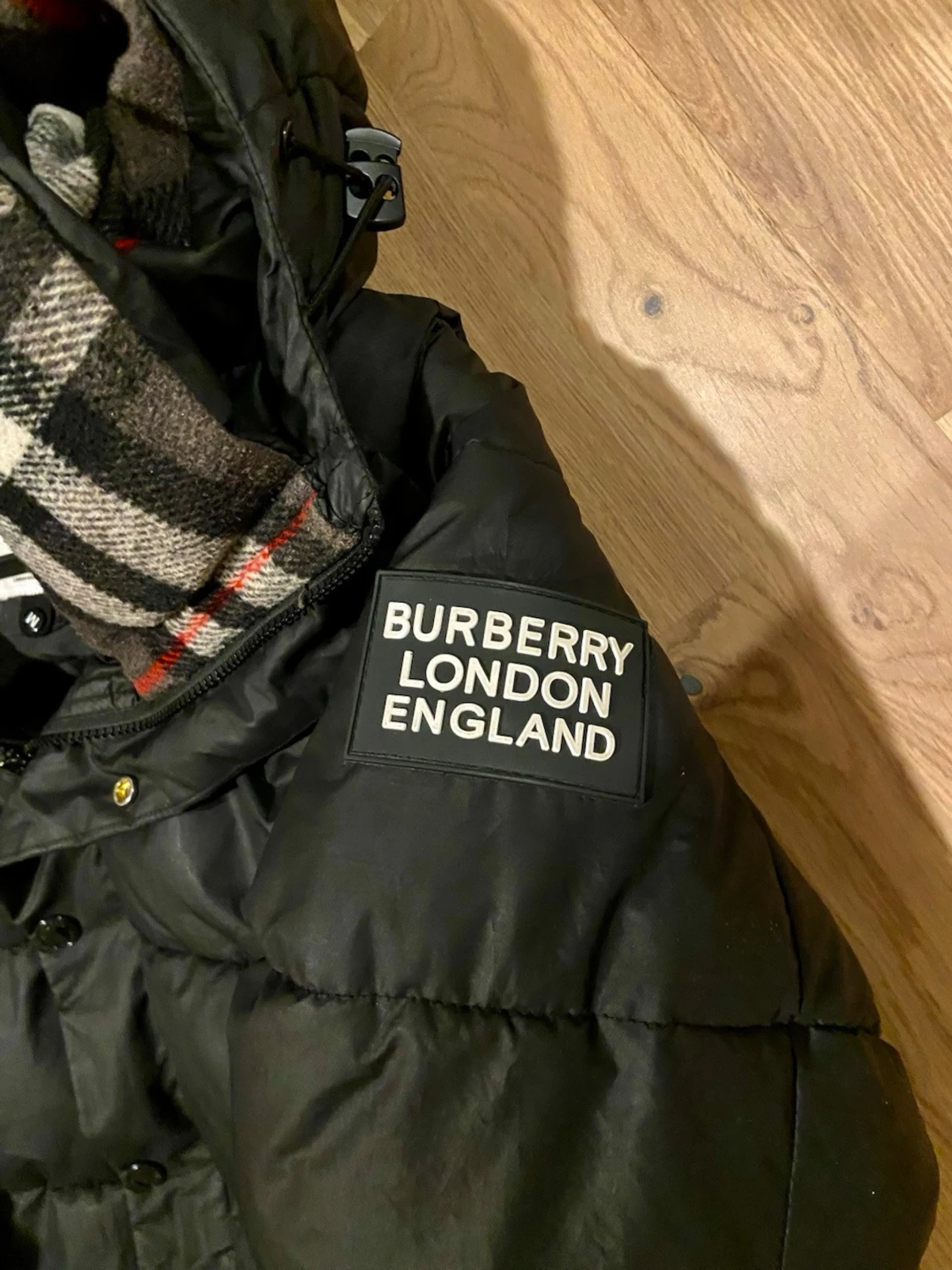 Svart pufferjacka från Burberry - 1