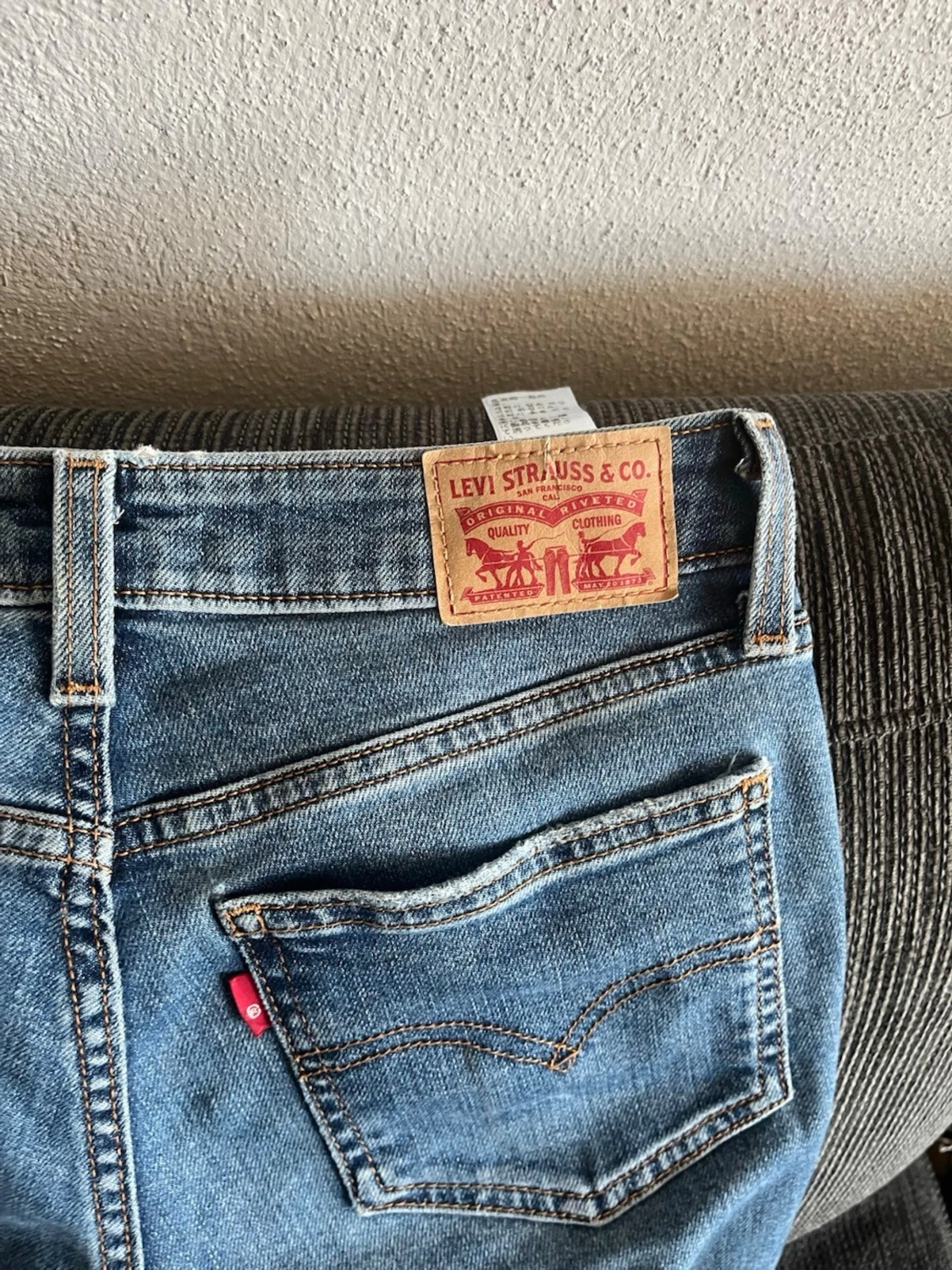 Ljusblå bootcut jeans från Levi's - 2