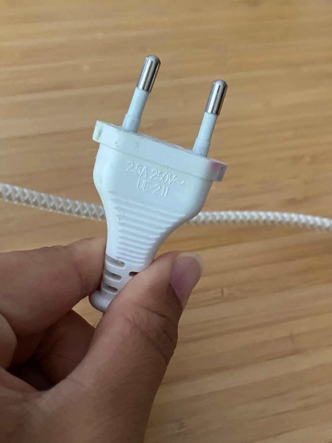 Vit LED-lampa med sladd och dimmer - 4