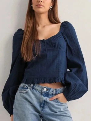 Blå blus från Nelly - Helt oanvänd använd blå blus från Nelly🩷
