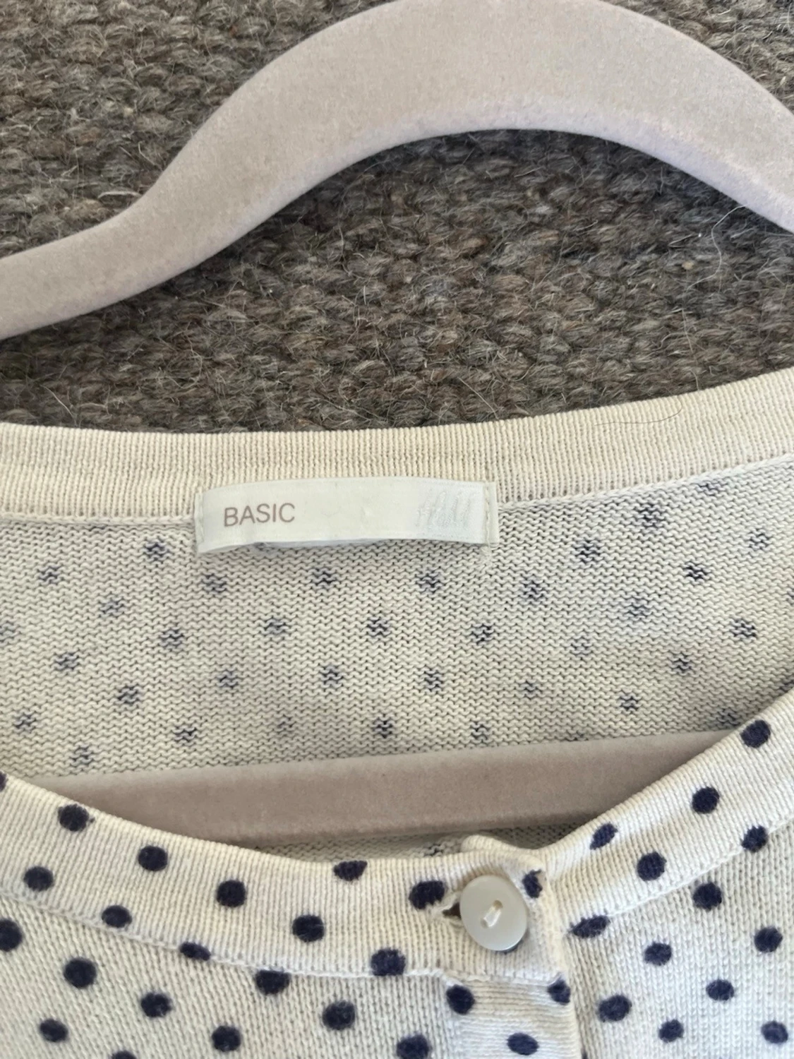 Prickig beige kofta från H&M - 1