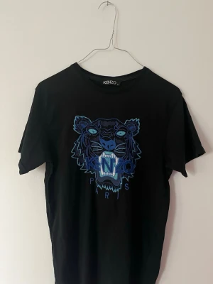 Kenzo T-shirt  - Kenzo T-shirt i storlek S