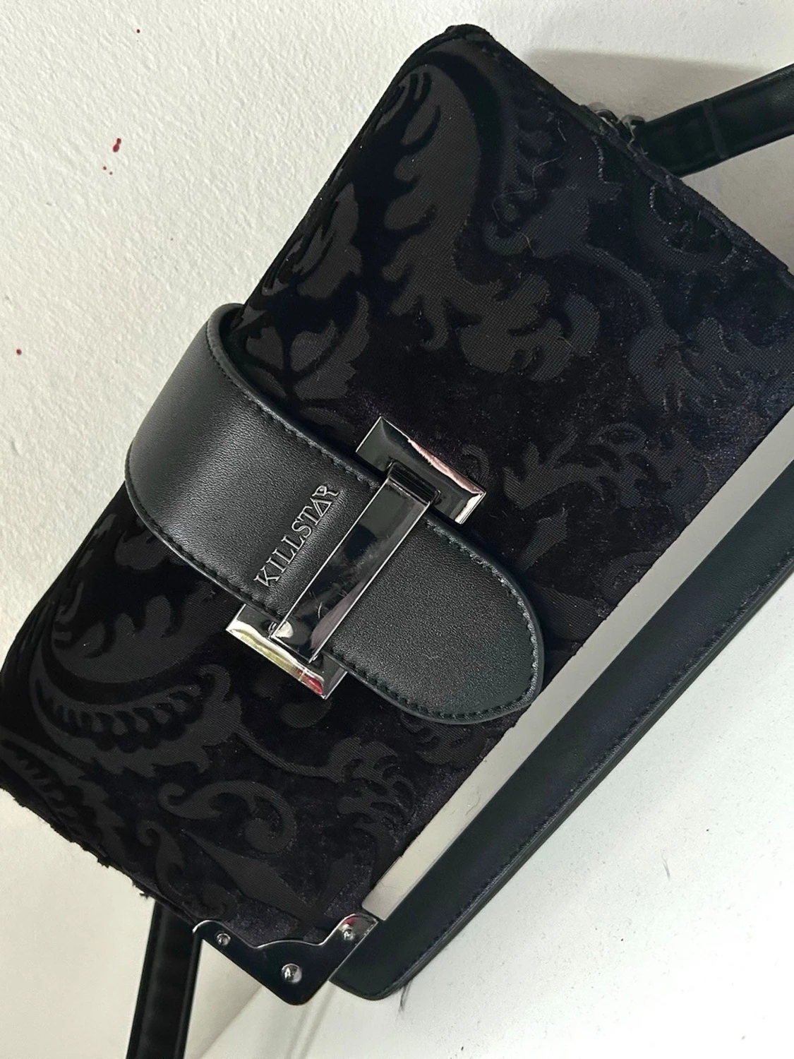Svart handväska från Killstar