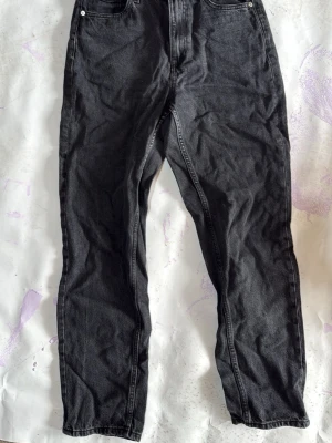 Svarta jeans bycor - Svart Jeans byxor
