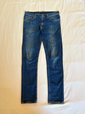 Vintage Nudie Jeans - Lean Dean - Tjeenna!!! Nu säljer jag mina Lean Dean jeans i storleken 32/32🤩passformen är lite mindre slim än grim tim, jeansens skick är prima och de har även en sjuk wash 🫣tveck inte på skriva ifall ni har några frågor🥰