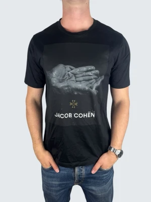 Jacob Cohën T Shirt - Skick: 9/10. | Ingår: endast tröjan. | Nypris: +- 2500 SEK. | Givetvis äkta! Hör av er vid frågor. Modellen är 183 cm.