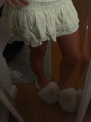 Grön kjol - Söt kjol i fint skick🤗Som en xxs i storleken. Har inbyggda shorts 