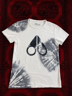 Moose Knuckles T-shirt - Skick 9/10 utan defekter | passform : slim fit | tvättas och fräschas upp innan frakt! 🤝💯 KONTAKTA OCH SKICKA BUD! 🤝