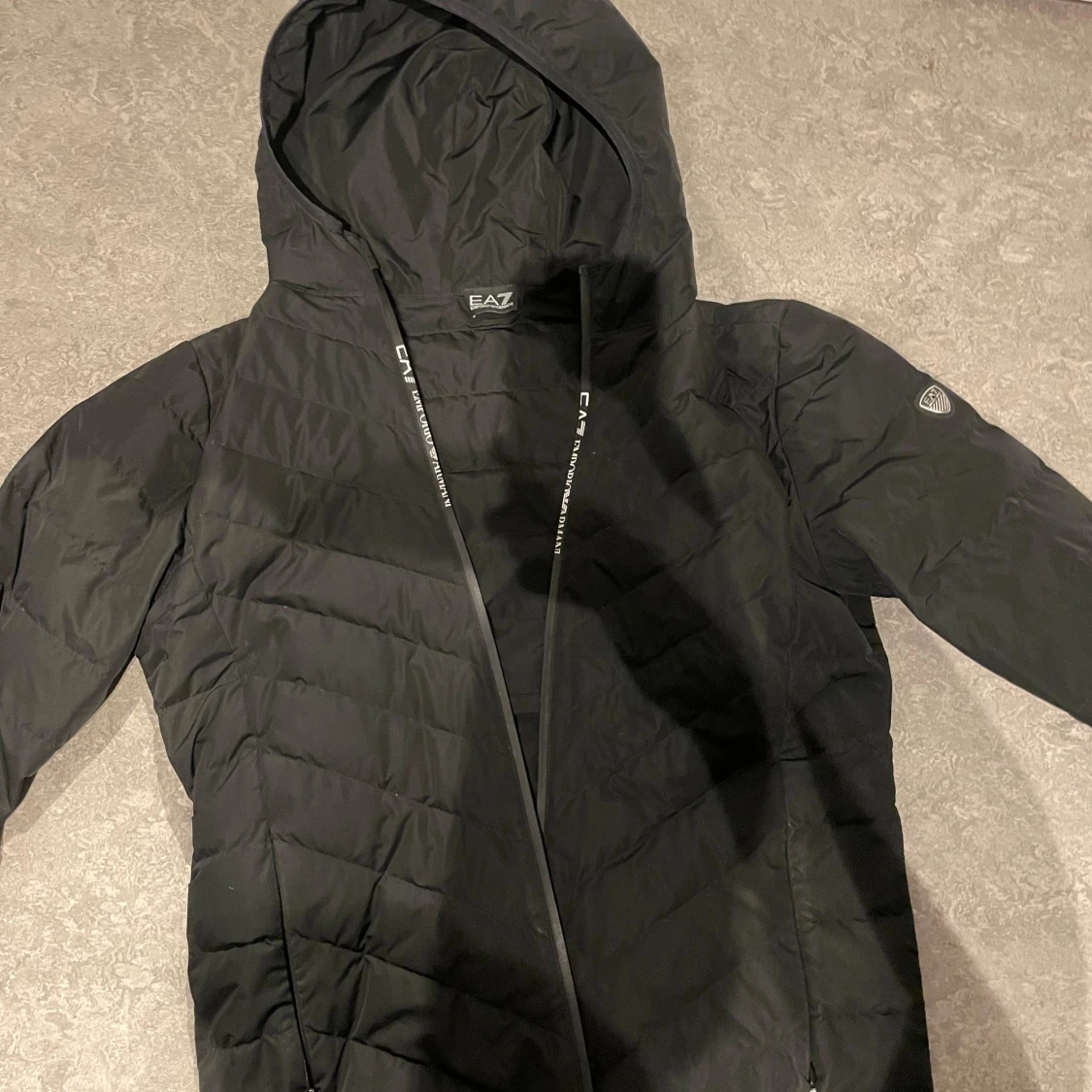 Svart pufferjacka från Emporio Armani - 4