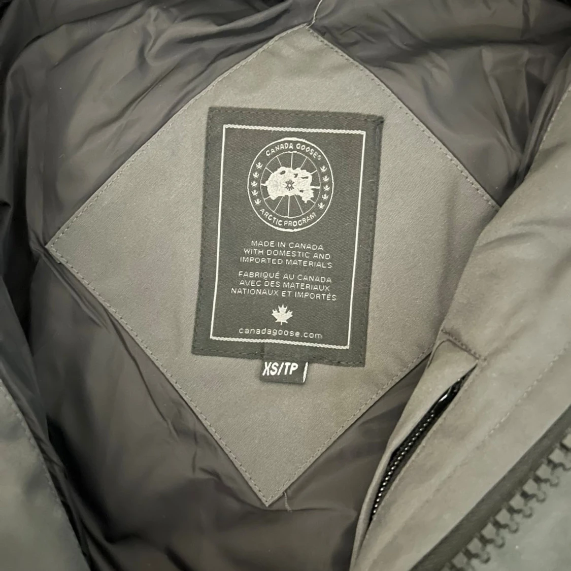 Svart dunjacka från Canada Goose XS - 1