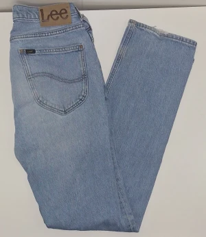 Lee Jeans - Hej. Säljer nu dessa feta Lee-jeans! Jeansen har inga defekter som påverkar helhetsintrycket. Storklek 29/32. Hör av dig vid frågor eller funderingar 💯✅️