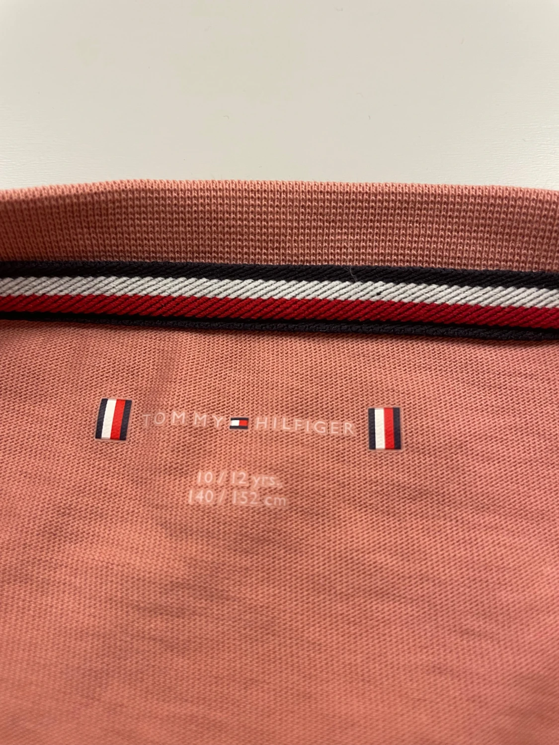 Rosa t-shirt från Tommy Hilfiger