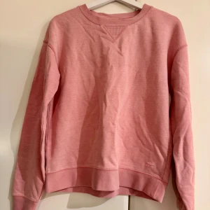 GANT Sweatshirt - Sweatshirt från GANT, bara använd någon enstaka gång.