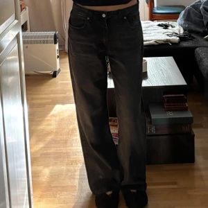 Baggy jeans Zara  - Jeans från Zara, svart/mörkgråa 