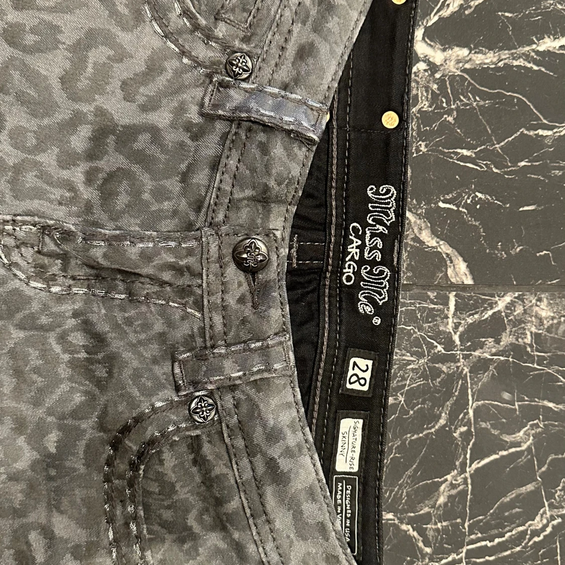 Grå leopardmönstrade Miss Me cargo - 2