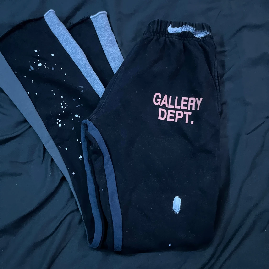 Svarta mjukisbyxor Gallery Dept.