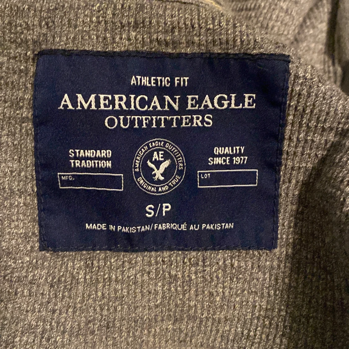 Grå hoodie från American Eagle - 4