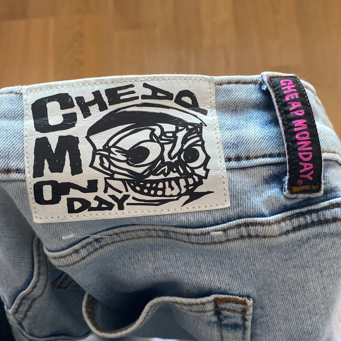 Ljusblå bootcut jeans från Cheap Monday - 2