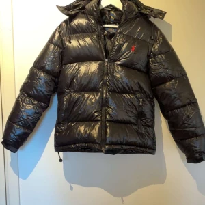 Ralph Laurent Jacka - Säljer en fin Ralph Lauren Jack i storlek S, Inga defekter eller nått likande! Kom DM för mer info!