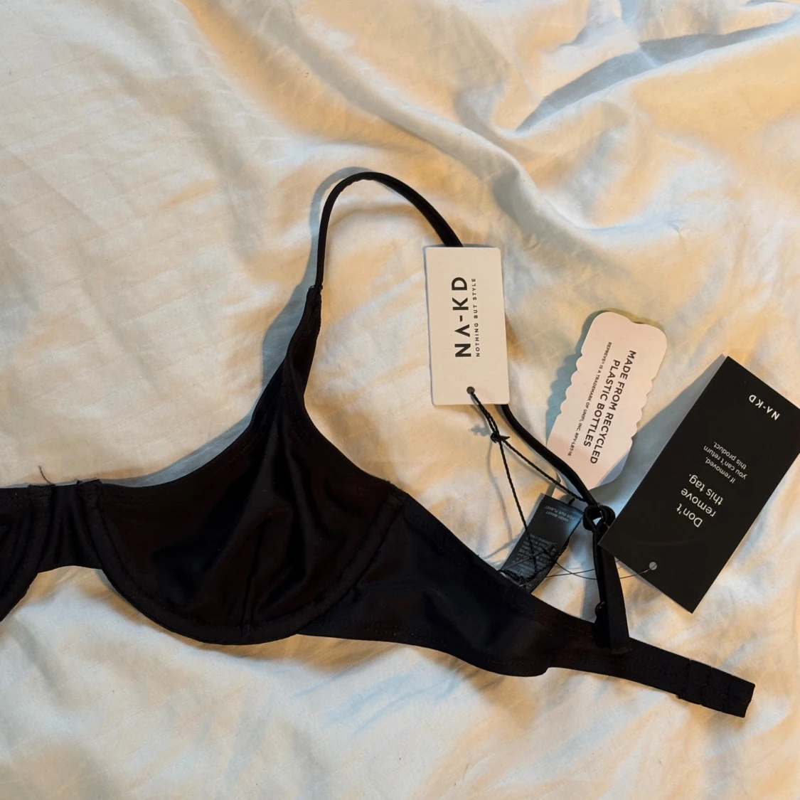 Svart bikiniöverdel från NA-KD - 1