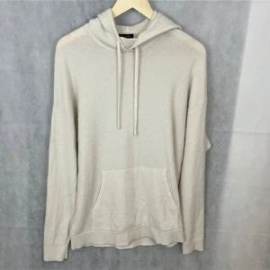 Massimo dutti kashmirhoodie  - Fint skick! Modellen är 185 och bär L, passar M. 100% Kashmir 