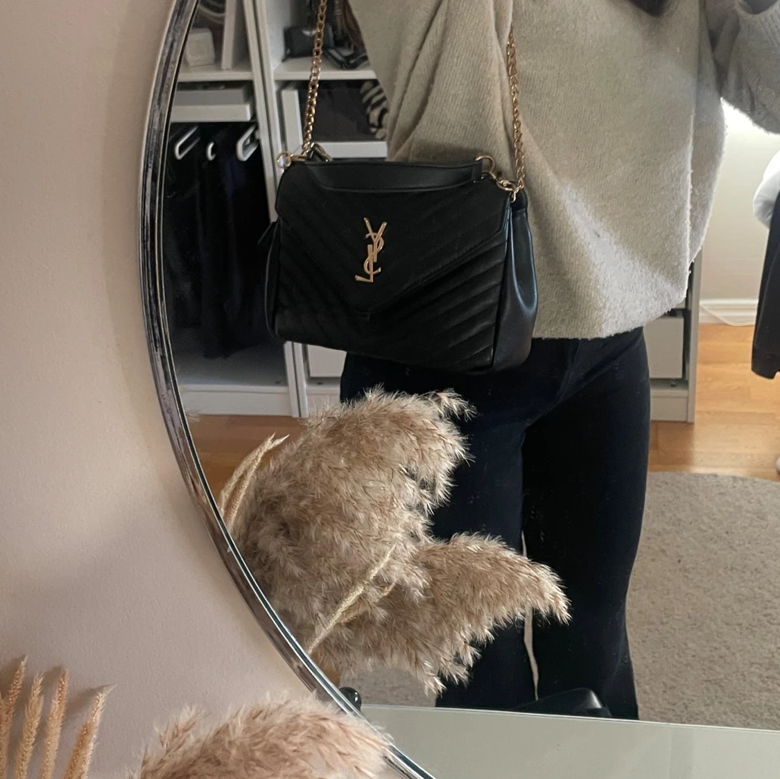 Svart ysl väska  - 1