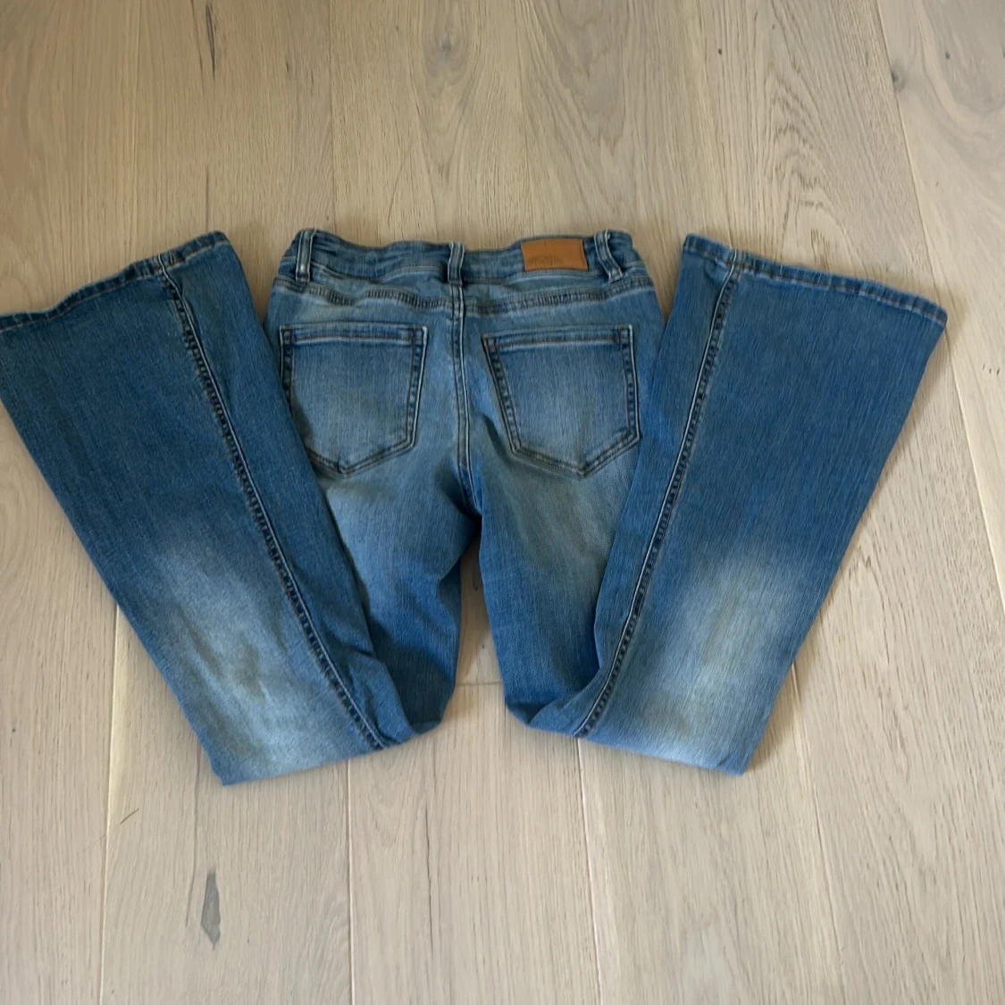 Blå bootcut jeans från Vero Moda - 1