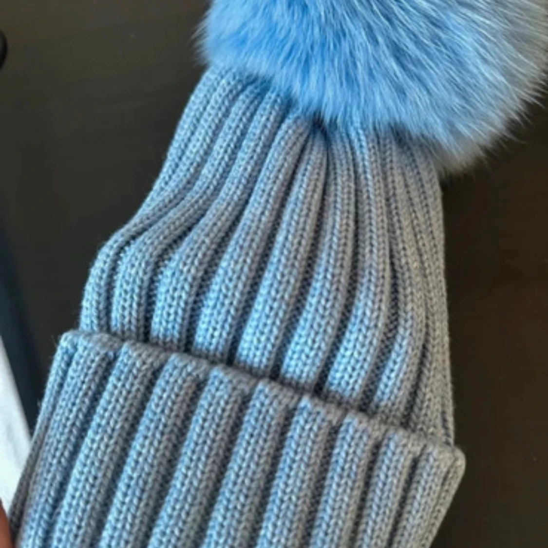 Blå Moncler mössa med pälsboll - 3