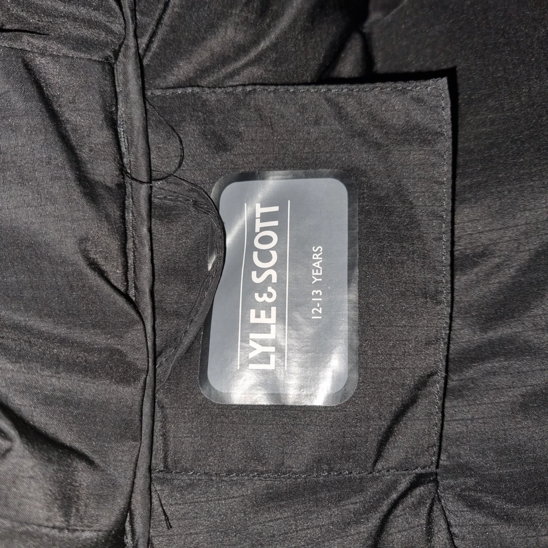 Svart pufferjacka från Lyle & Scott - 3