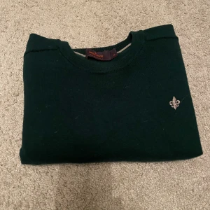 Morris tröja 100% merinoull  - Säljer nu denna merinoulls tröjan i bra skick till ett riktigt bra pris ! Den är krympt från M till XS/S. Nypris äg runt 1600kr men mitt pris är endast 399 kr! Skriv om du har några funderingar!