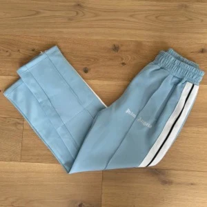 Palm angels byxor - Snygg byxor som är lätta att styla och sitter riktigt skönt