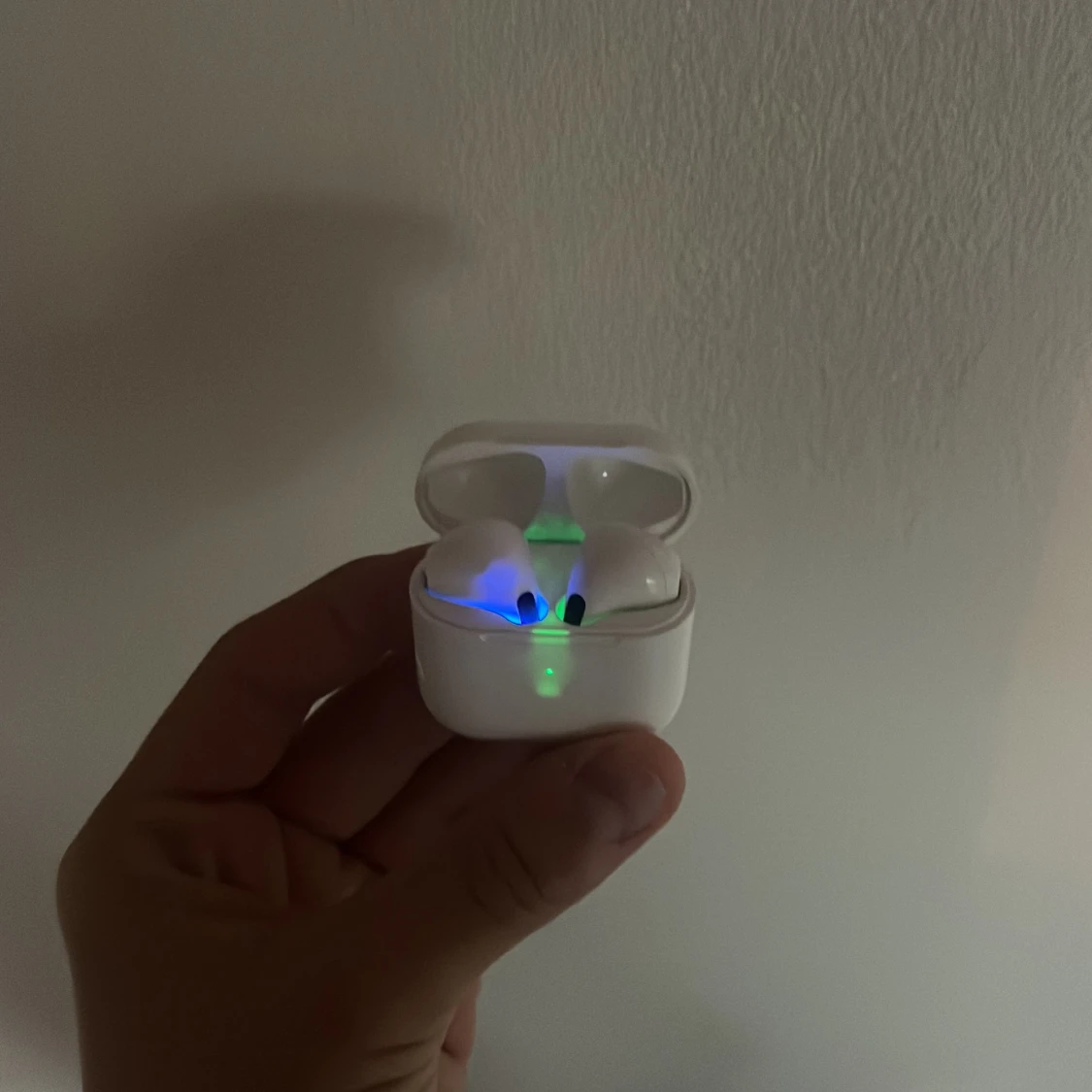 AirPods (2nd generation) - 1