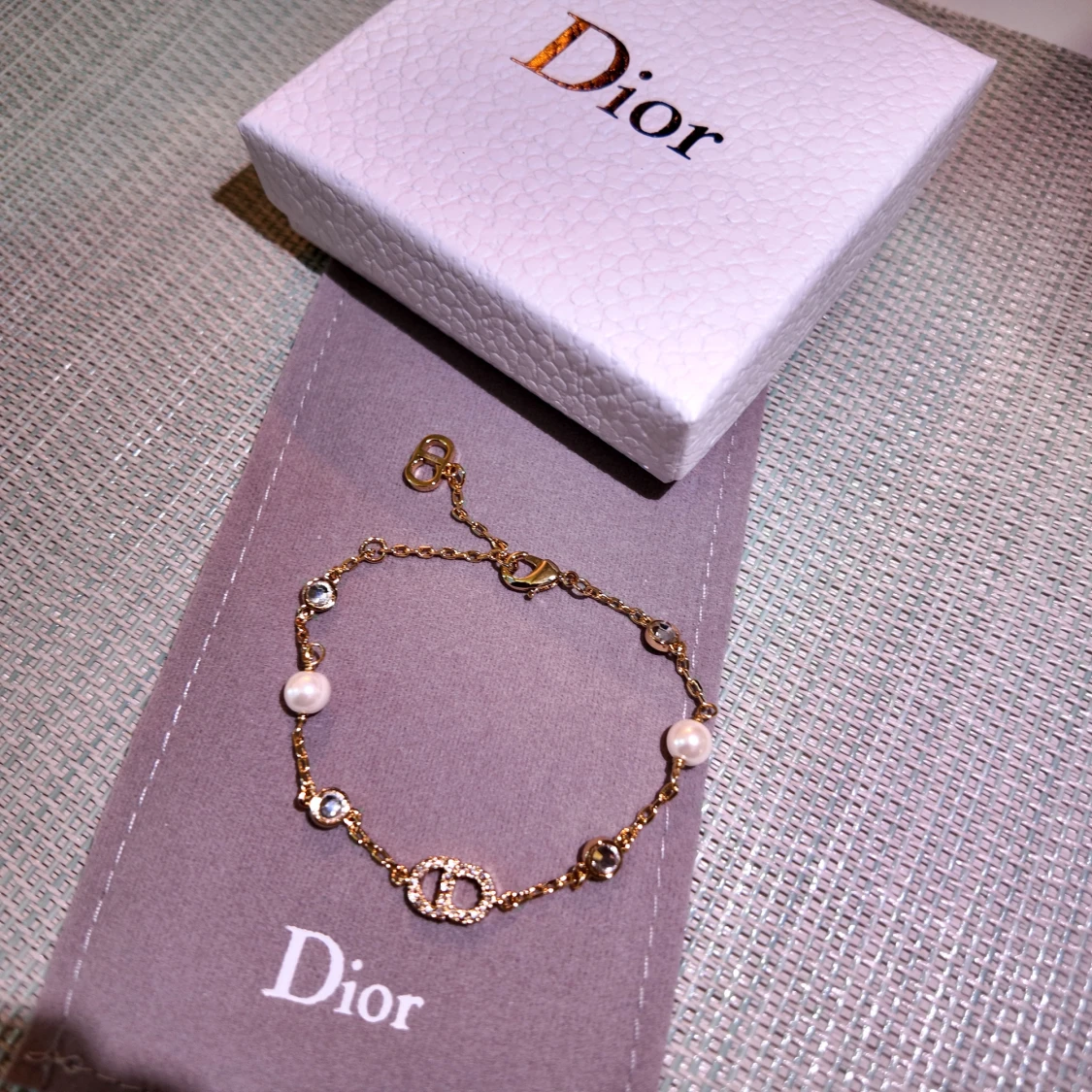 Dior guldarmband med pärlor och kristaller