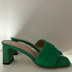 Klackskor nyskick  - Aldrig använda, i nyskick. Dom passar mig som vanligtvis har storlek 40 