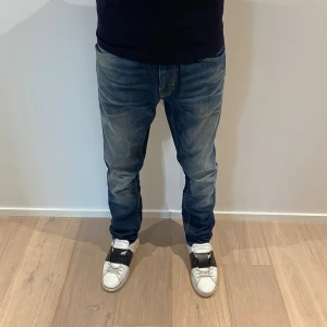 Tiger Of Sweden Jeans - Tiger of Sweden jeans! Riktigt fet tvätt. W28 L32 men passar större! Modell ”Pistolero”!                      Hör av er vid minsta fråga eller fundering!