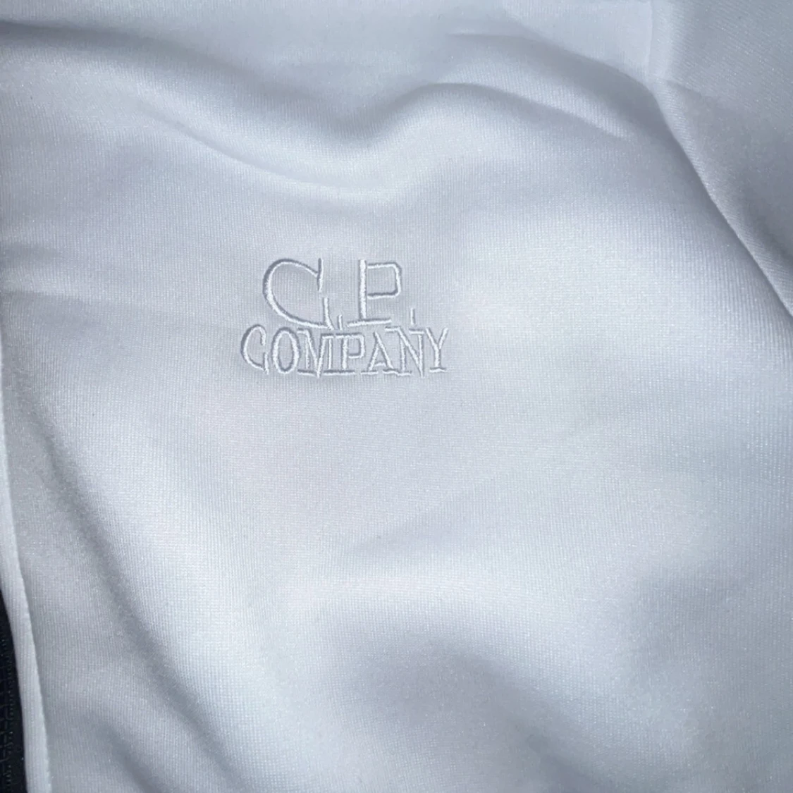 Vit hoodie från C.P. Company - 1